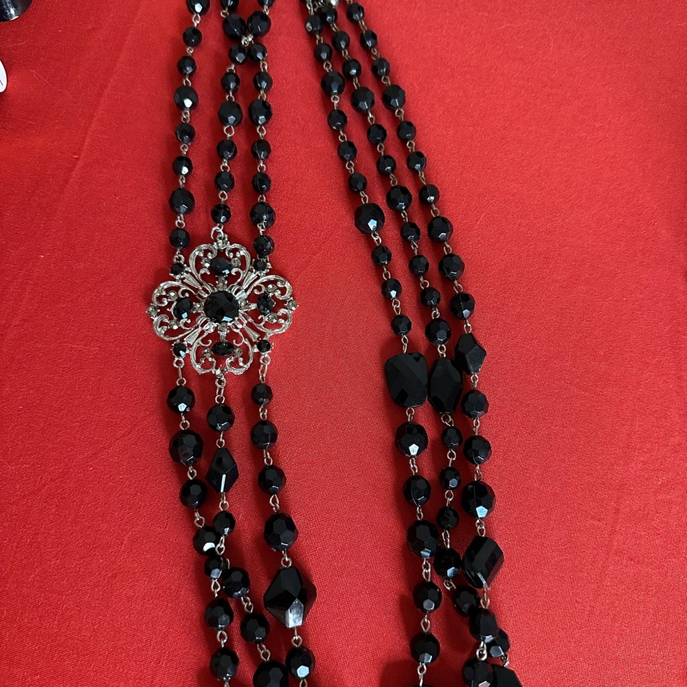 Elegant Black Beaded Necklace with Silver Accent